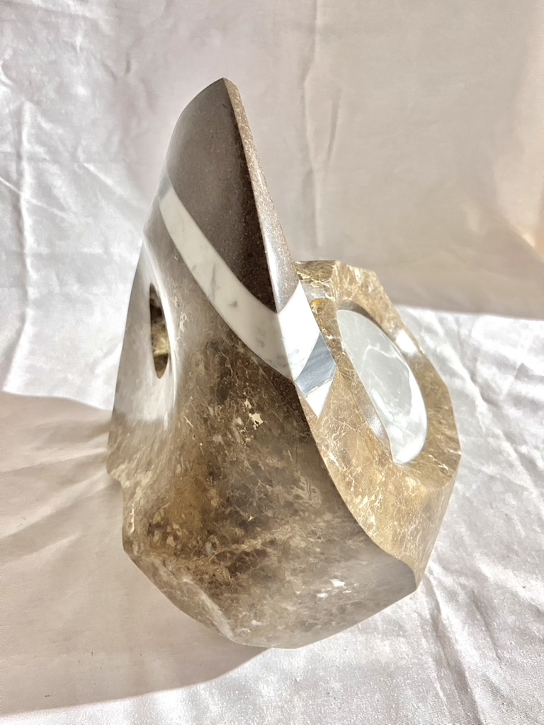 Escultura de mármol