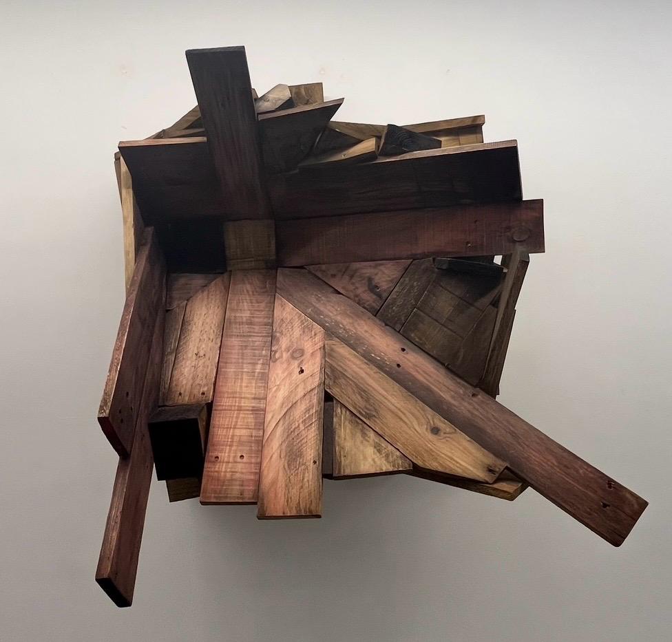 Introversió (2026), wood sculpture